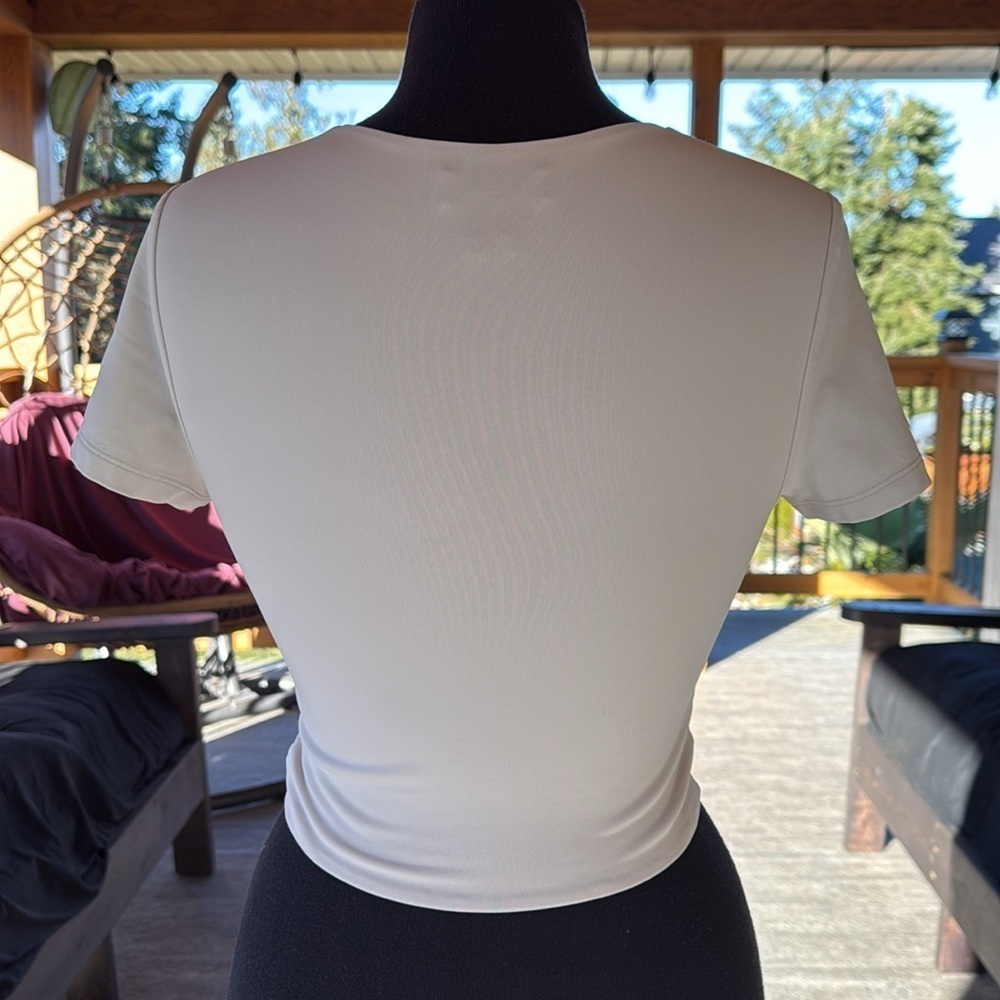 Aritzia Babaton | Contour Crop Shirt - Picture 4 of 8